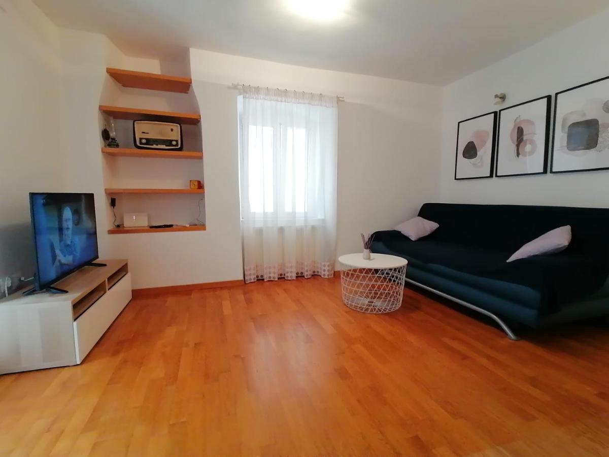 Apartment Veli Dvor เซรส ภายนอก รูปภาพ